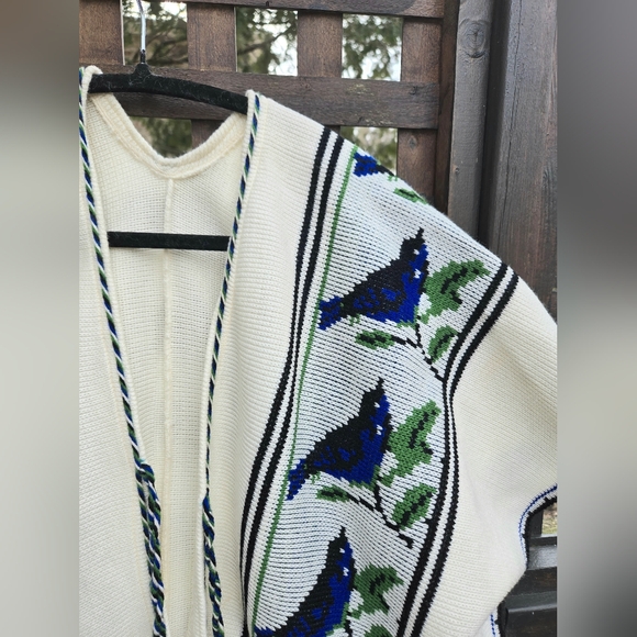 Vintage Poncho - Picture 6 of 9